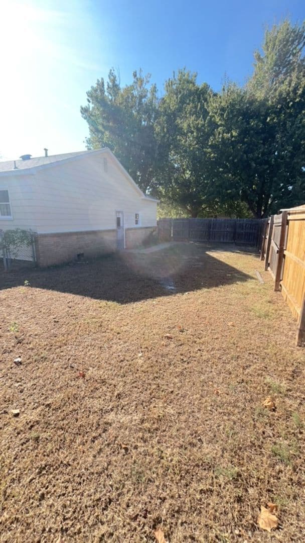 Building Photo - 1757 Meadowbrook Dr