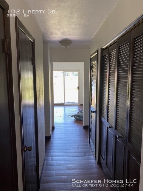 Building Photo - 2 Bed Duplex