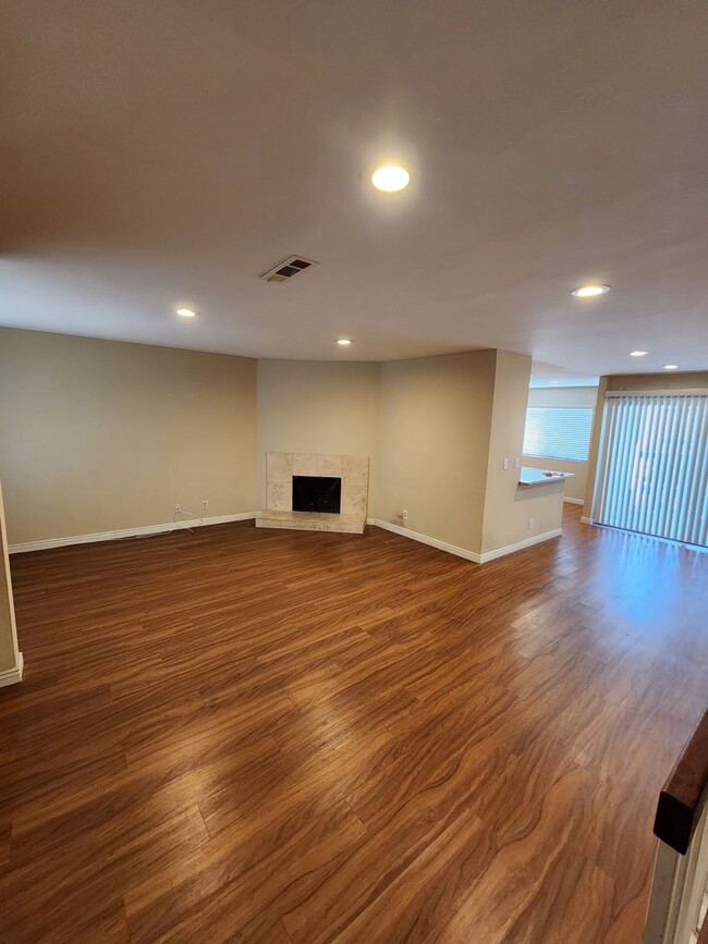 Building Photo - San Carlos - Fully Remodeled - Two Story T...