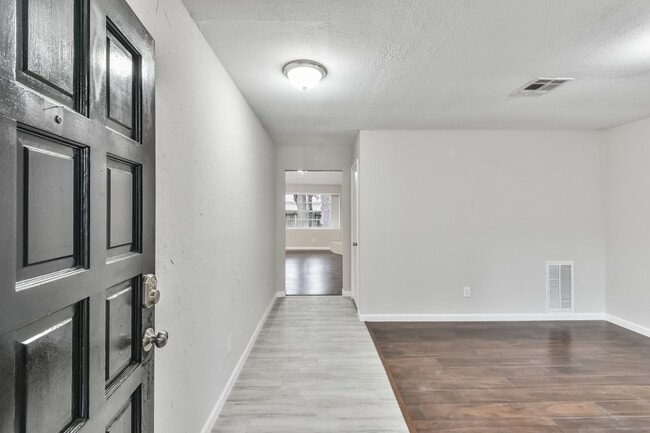 Foto del edificio - 9718 John Bank Dr