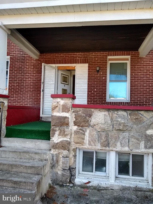 Building Photo - 3857 W Forest Park Ave
