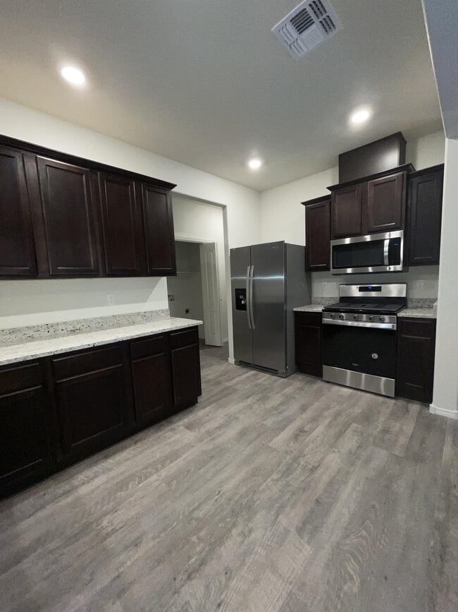 Building Photo - 1520 Volponi Dr SE