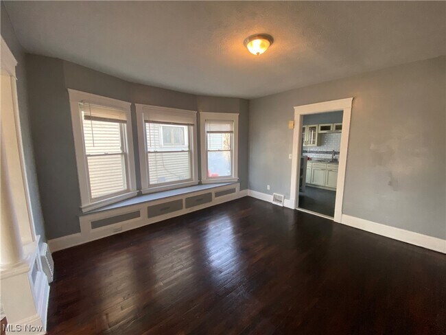 Foto del edificio - 2162 W 83rd St