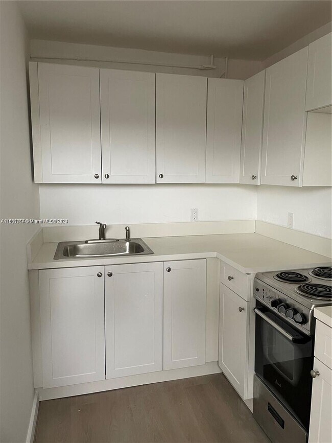 Foto del edificio - 2655 SE Carroll St