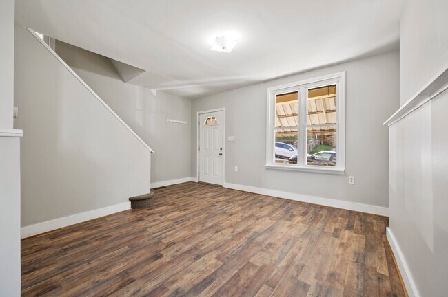 Building Photo - Updated 2 Bed/2 Bath Home in Beechview w/ ...