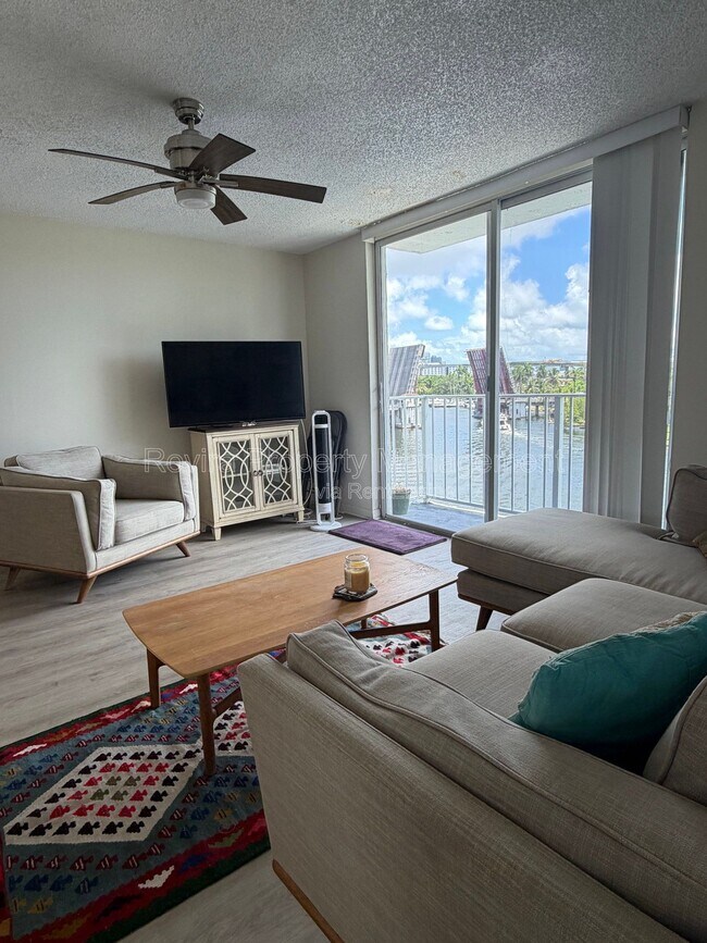 Foto del edificio - 1740 NW N River Dr