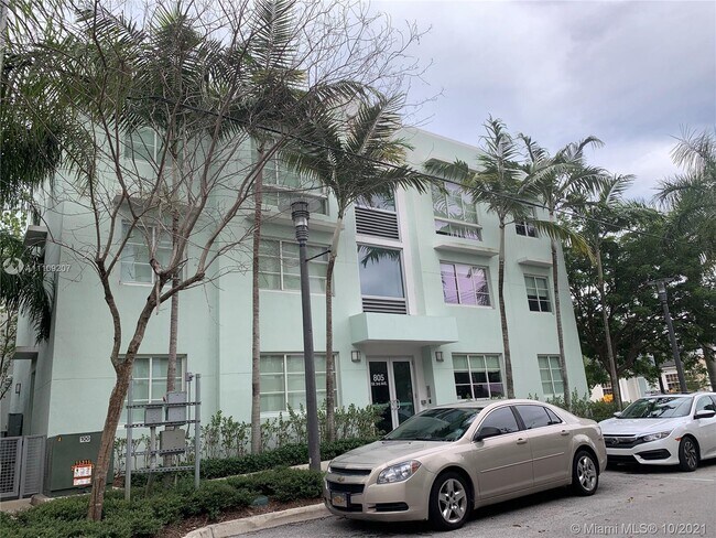Foto del edificio - 805 SE 3rd Ave