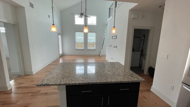Building Photo - 2306 Hermia St