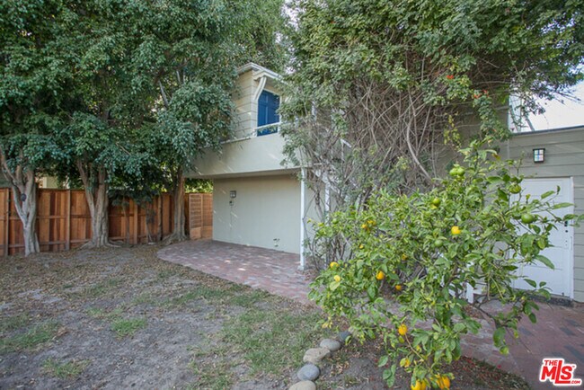 Building Photo - 815 Crestmoore Pl