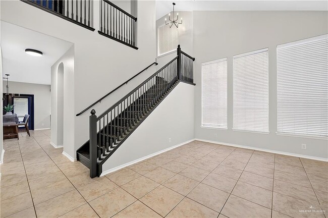 Building Photo - 33 Santa Fabiola St