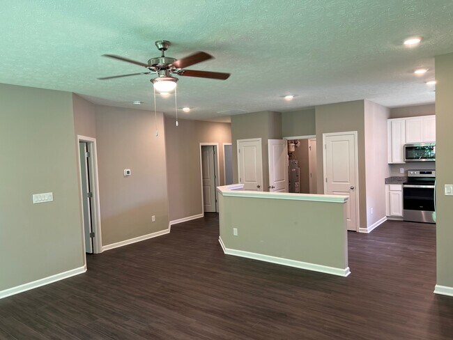 Foto del edificio - 5640 Brownstone Dr