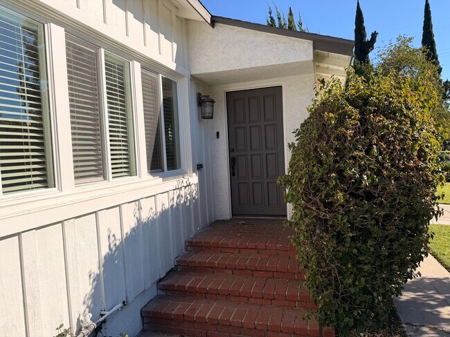 Foto del edificio - 5840 Allott Ave