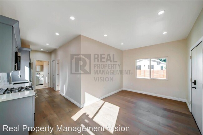 Building Photo - 2 br, 1 bath House - 3122 Chaucer St