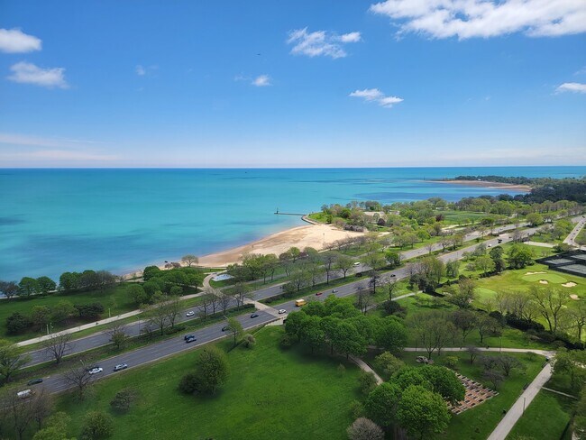 Foto del edificio - 5415 N Sheridan Rd