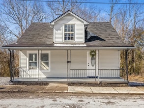 Building Photo - 851 Lylesville St