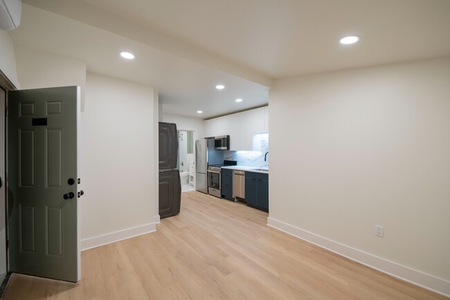 Building Photo - 232 S 46th St