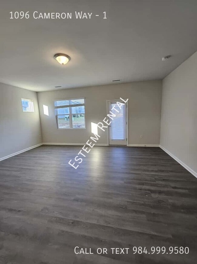 Building Photo - 1096 Cameron Wy