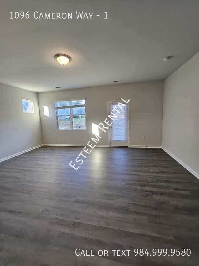 Foto del edificio - 1096 Cameron Wy