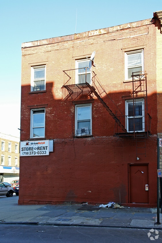 Building Photo - 151 Meserole St