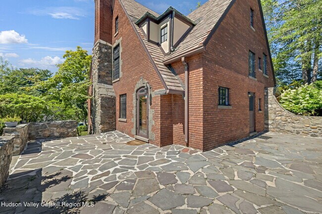Foto del edificio - 11 Seaman Rd