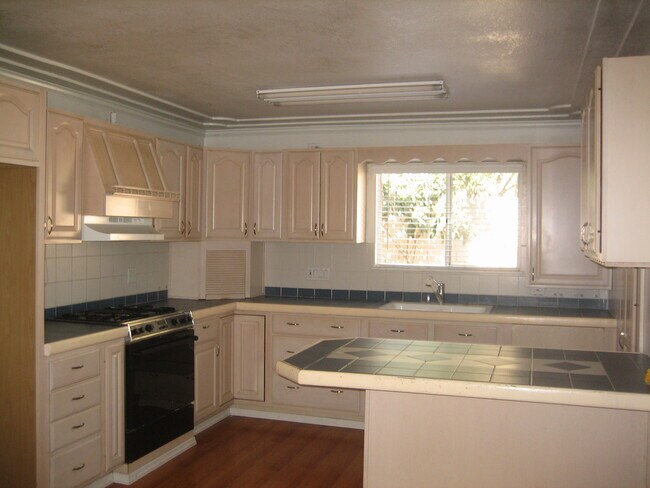 Building Photo - 1431 Alta Ave