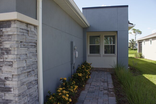 Foto del edificio - 6041 Timberdale Ave