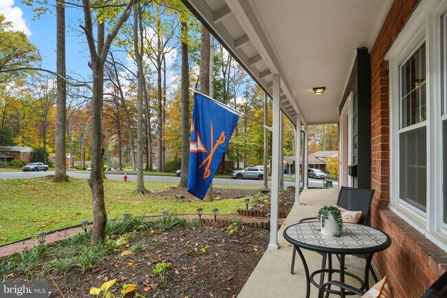 Foto del edificio - 4848 Red Fox Dr