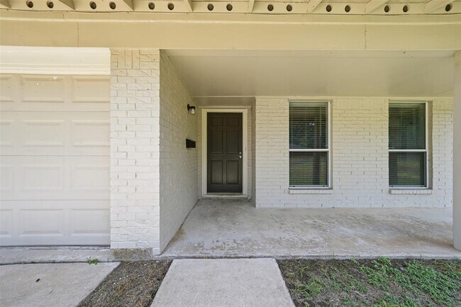Building Photo - 9005 Blue Quail Dr