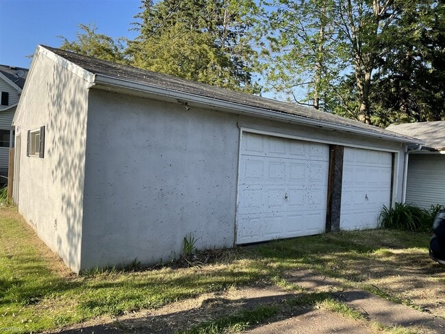 Building Photo - 3 br, 1 bath Duplex - 1824 Central Ave