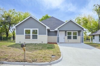 Building Photo - 103 3rd St