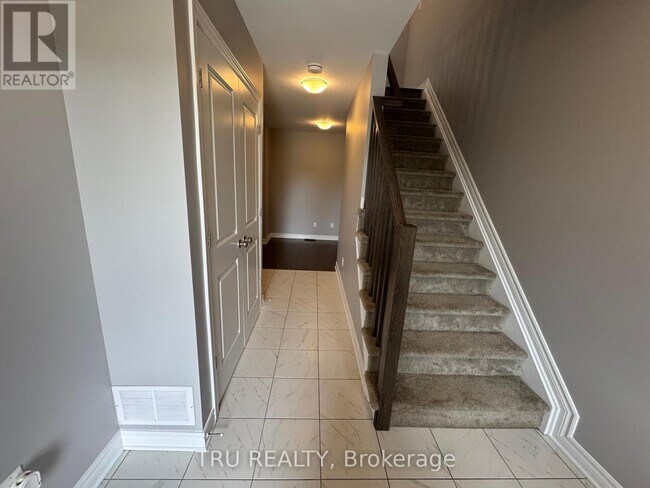 Building Photo - 863 Couloir Rd