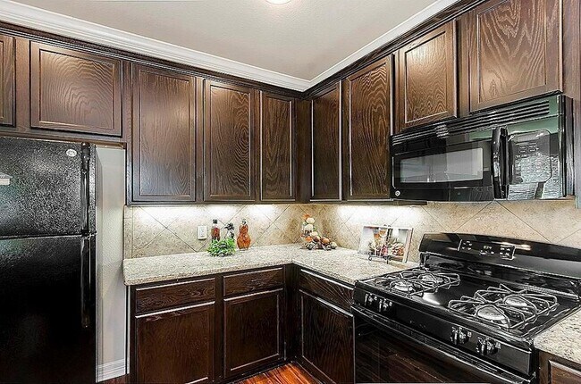 Foto del edificio - 64 Woodland Hills Dr