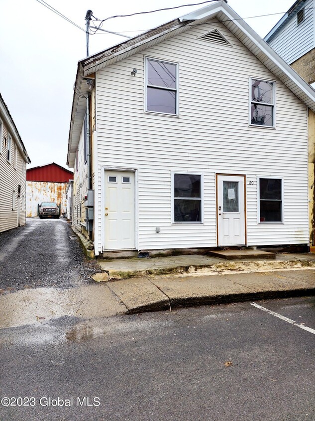 Primary Photo - 110 Railroad Ave