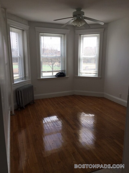 Building Photo - 151 Park Dr