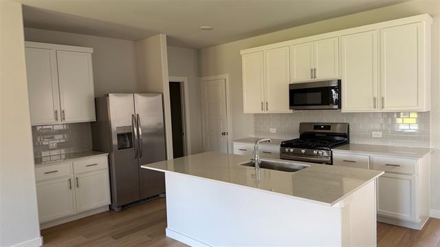 Building Photo - 865 River Ln