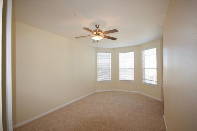 Building Photo - 7575 Kirby Dr