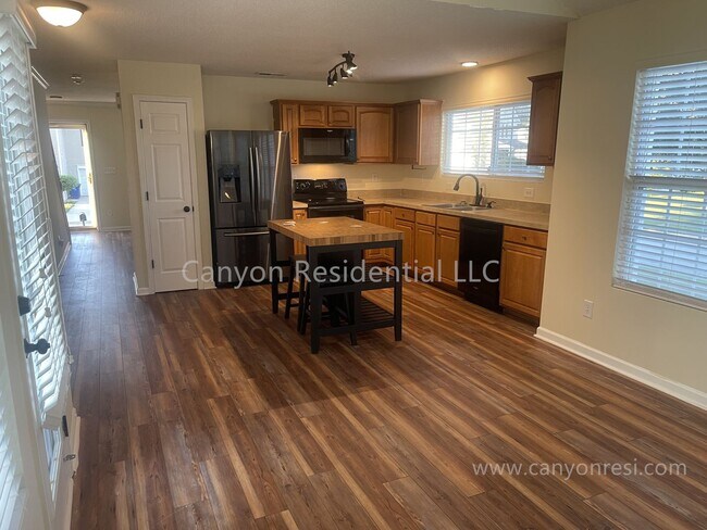Foto del edificio - Beautiful 3b Room!Move in ready!