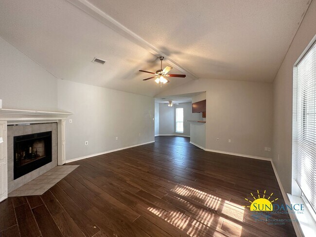 Building Photo - Lovely 3 Bedroom Home in Fort Walton Beach