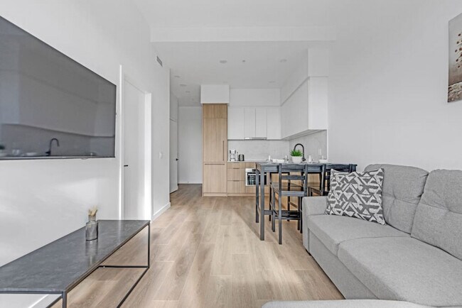 Photo du bâtiment - 13685-13102 102 Ave