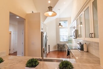 Building Photo - 903 Sunrose Terrace