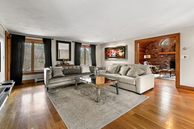 Building Photo - Stunning 3-Bedroom Home with Indoor Pool &...