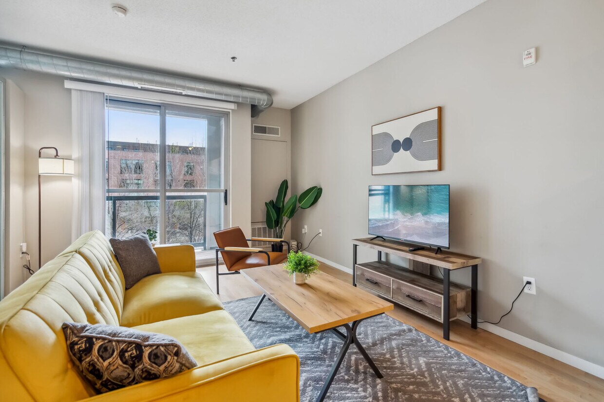 Foto principal - 616 Washington Ave S