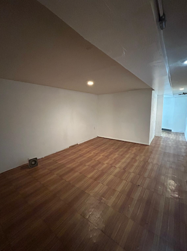 Building Photo - 309 Vanderbilt St