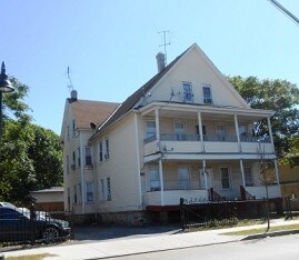 Primary Photo - 686 Pacific St