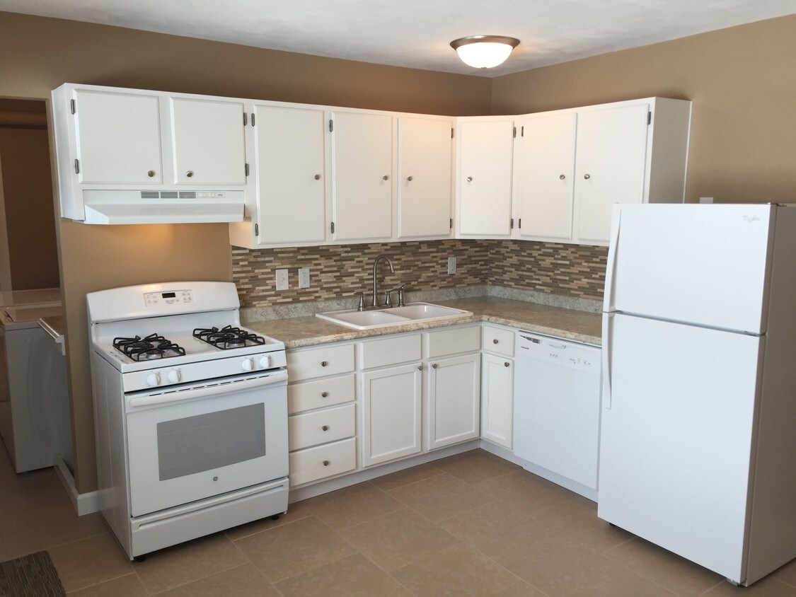 823 12th St W, Milan, IL 61264 House Rental in Milan, IL