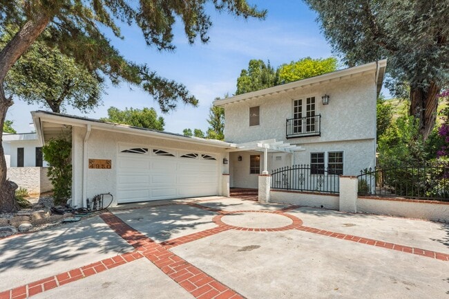 Building Photo - 4950 Dunman Ave