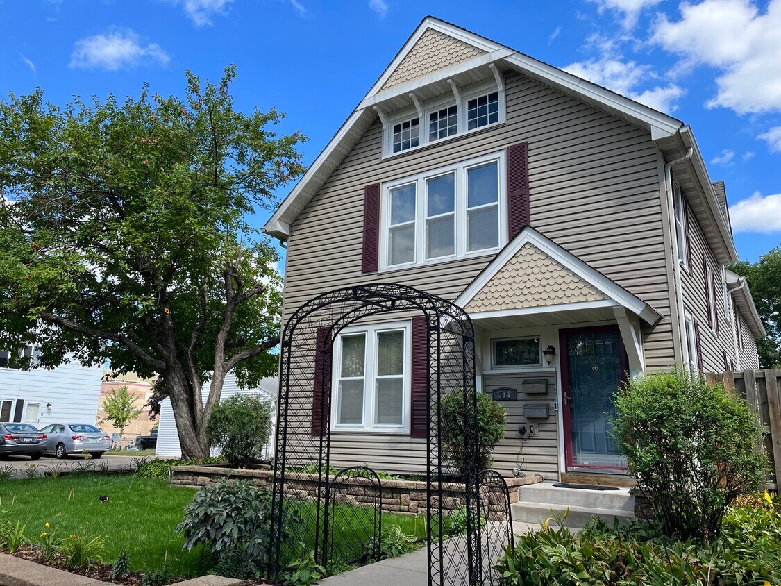 Foto principal - 314 3rd Ave SE