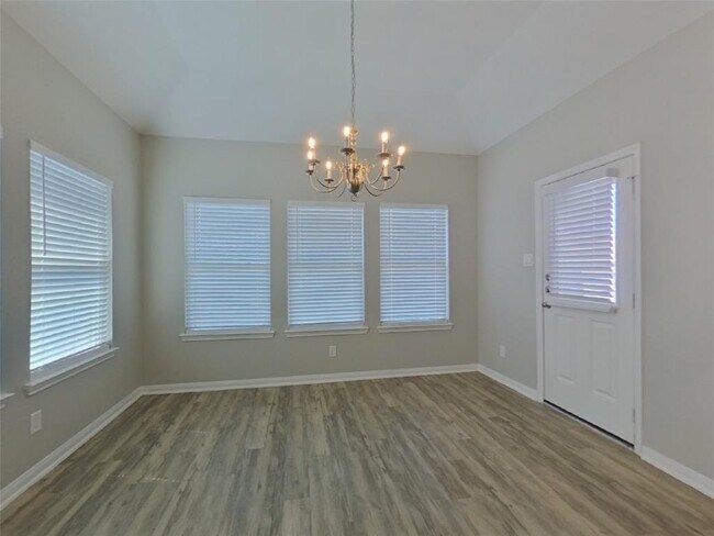 Foto del edificio - 14090 Waukegan Way S