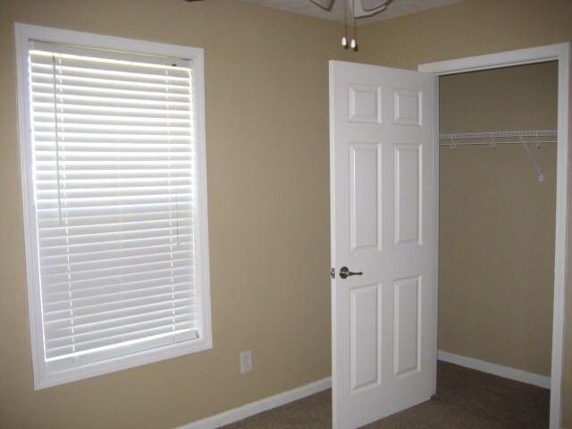 Foto del edificio - 722 N Woodson Rd