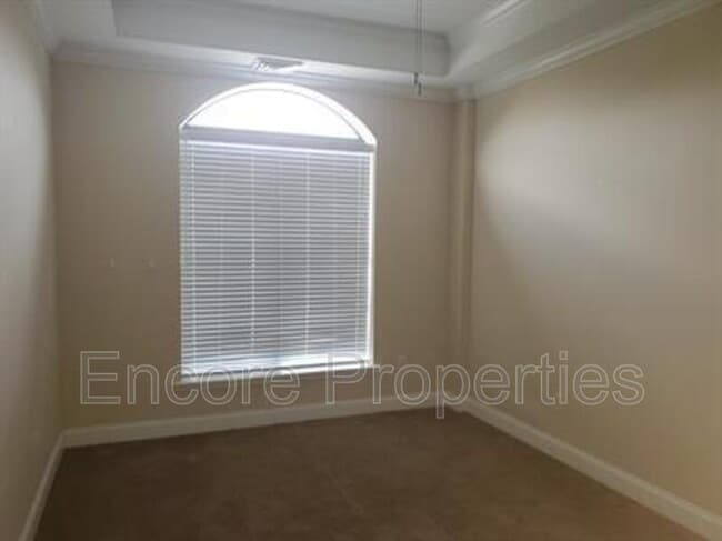 Building Photo - 510 E Broad St